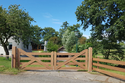 Oneerlijkheid heet Leonardoda Houten Hekwerk - Royal Fence | houten hekken en houten poorten