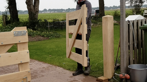 Instructie houten poorten plaatsen