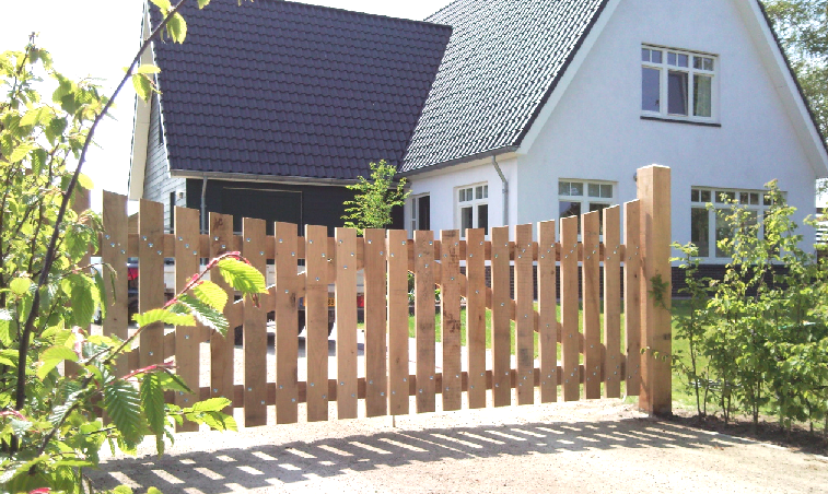 Amfibisch Bouwen op Kosten Iedere tuin verdient een houten poort - Royal Fence | houten hekken en houten  poorten