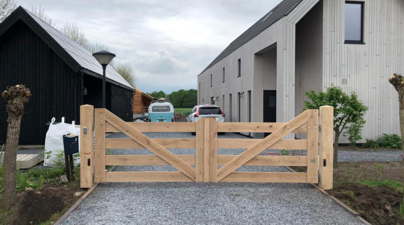Iedere tuin een houten poort - Royal Fence | houten hekken en houten poorten