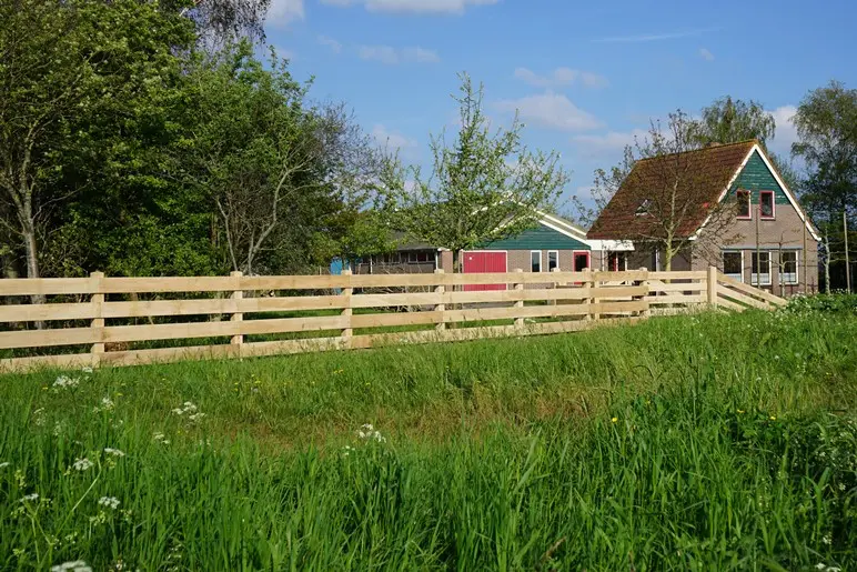 Voorbeeld 23: Hekwerk met 4 eikenhouten planken als liggers